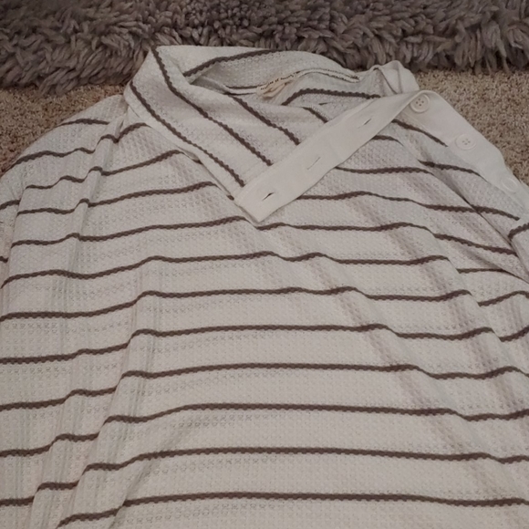 A cute white striped sweater - Picture 1 of 2